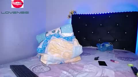 Snapshot of darlyng_cazanova chatting on 10-12-25, 06:40 louis davila online show from 10-12-25, 06:40