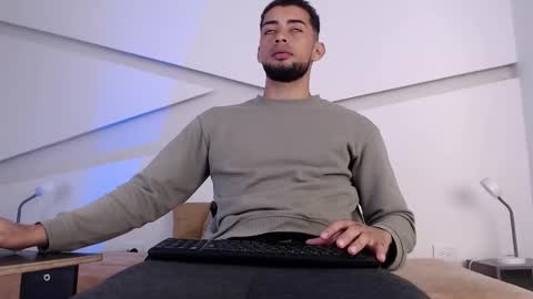 Kael online show from 10-22-25, 01:33