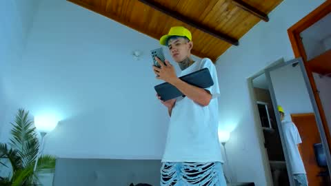 Snapshot of darwin_ggh chatting on 12-01-25, 07:24 darwin_ggh online show from 12-01-25, 07:24