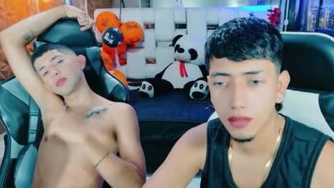 Snapshot of darwinandbrayan chatting on 11-01-25, 12:18 darwinandbrayan online show from 11-01-25, 12:18