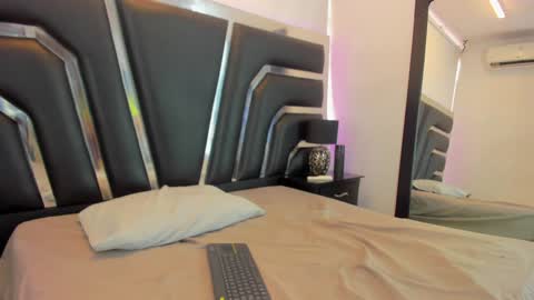 Snapshot of dashafoxxx chatting on 12-30-24, 05:55 Dasha Foxxx online show from 12-30-24, 05:55