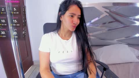 Snapshot of dashafoxxx chatting on 01-23-25, 12:41 Dasha Foxxx online show from 01-23-25, 12:41