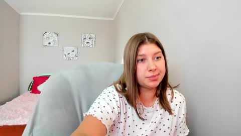 Snapshot of dashechka chatting on 10-15-25, 09:42 Dasha online show from 10-15-25, 09:42