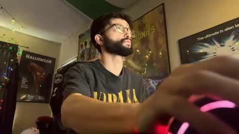 Snapshot of dathungitalian chatting on 12-20-25, 02:35 Tarantino online show from 12-20-25, 02:35