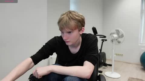 Snapshot of dave_redmond chatting on 05-12-26, 01:19 DAVE REDMOND online show from 05-12-26, 01:19