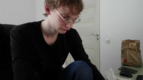 Snapshot of dave_redmond chatting on 05-13-26, 02:14 DAVE REDMOND online show from 05-13-26, 02:14