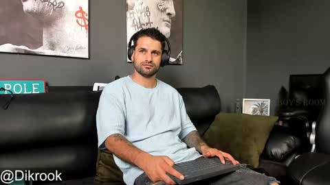 Snapshot of davevilboy chatting on 12-02-24, 01:57 Daves online show from 12-02-24, 01:57