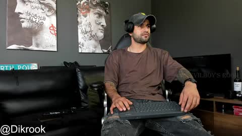 Snapshot of davevilboy chatting on 12-04-24, 01:09 Daves online show from 12-04-24, 01:09