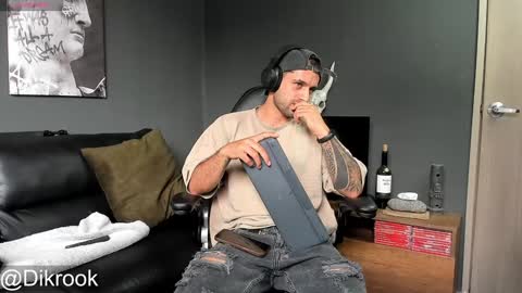 Snapshot of davevilboy chatting on 02-04-25, 03:15 Daves online show from 02-04-25, 03:15