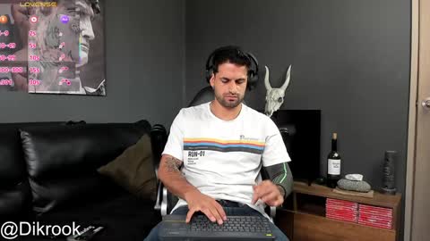 Snapshot of davevilboy chatting on 02-05-25, 12:27 Daves online show from 02-05-25, 12:27