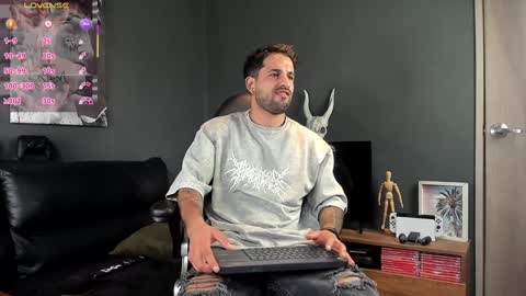 Snapshot of davevilboy chatting on 02-07-25, 12:06 Daves online show from 02-07-25, 12:06