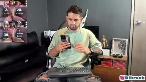Snapshot of davevilboy chatting on 02-12-25, 12:01 Daves online show from 02-12-25, 12:01