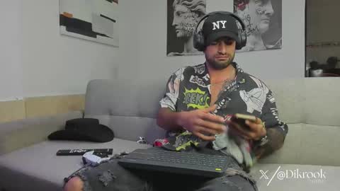 Snapshot of davevilboy chatting on 09-28-25, 03:06 Daves online show from 09-28-25, 03:06