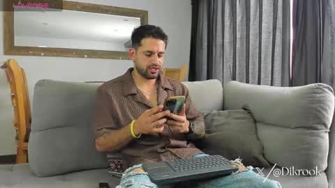 Snapshot of davevilboy chatting on 10-20-25, 12:49 Daves online show from 10-20-25, 12:49