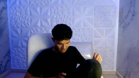 Snapshot of davexxx_ chatting on 06-11-26, 02:53 Dave online show from 06-11-26, 02:53