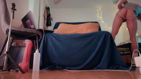 Davey online show from 11-29-25, 05:05