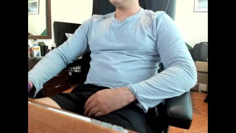 Snapshot of david_2789 chatting on 03-05-25, 10:43 David online show from 03-05-25, 10:43