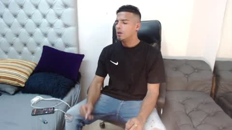 Snapshot of david_bandercock chatting on 12-29-24, 03:00 david_bandercock online show from 12-29-24, 03:00