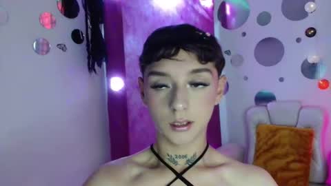 Snapshot of david_fox01 chatting on 11-04-25, 07:35 David Fox online show from 11-04-25, 07:35