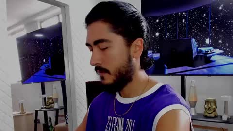 Snapshot of david_johnson372 chatting on 02-01-25, 01:09 Hey im David that loves to explore and speak their fantasies. Very open talktative and nice. Feel free to chat with me online show from 02-01-25, 01:09