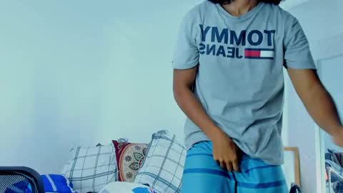 Snapshot of david_johnson372 chatting on 10-07-25, 12:30 Hey im David that loves to explore and speak their fantasies. Very open talktative and nice. Feel free to chat with me online show from 10-07-25, 12:30