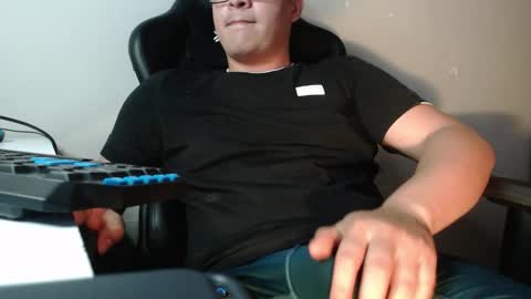 Snapshot of david_smit_ chatting on 12-18-25, 05:52 david smit online show from 12-18-25, 05:52