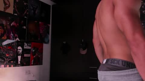 Snapshot of davide_daniels chatting on 12-16-25, 08:58 Davide online show from 12-16-25, 08:58