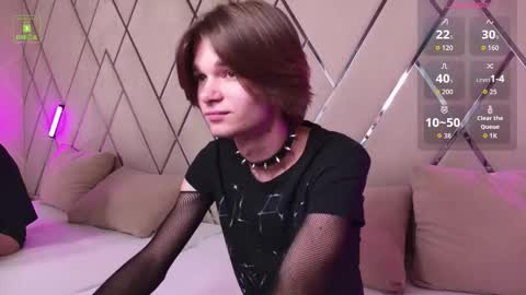 Snapshot of davidleatherhoff chatting on 11-02-25, 03:47 DAVID online show from 11-02-25, 03:47