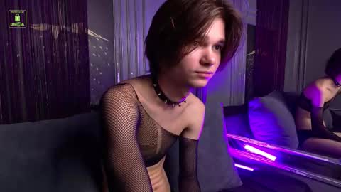 Snapshot of davidleatherhoff chatting on 11-17-25, 02:01 DAVID online show from 11-17-25, 02:01