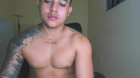 Snapshot of davidlenonn_ chatting on 09-28-25, 06:30 Lennon online show from 09-28-25, 06:30