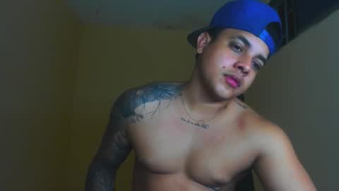 Snapshot of davidlenonn_ chatting on 12-02-25, 07:36 Lennon online show from 12-02-25, 07:36