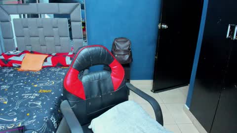 Snapshot of davidro030 chatting on 11-19-25, 02:33 davidro030 online show from 11-19-25, 02:33