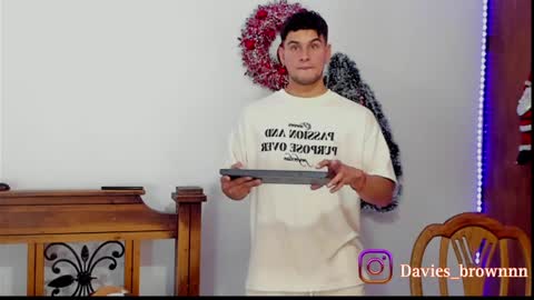 Snapshot of davies_brown chatting on 12-27-24, 08:39 Davies brown    schedule 12pm to 5pm col time online show from 12-27-24, 08:39