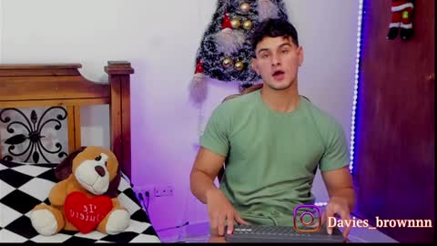 Snapshot of davies_brown chatting on 12-31-24, 08:12 Davies brown    schedule 12pm to 5pm col time online show from 12-31-24, 08:12