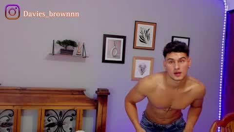 Snapshot of davies_brown chatting on 01-18-25, 12:13 Davies brown    schedule 12pm to 5pm col time online show from 01-18-25, 12:13