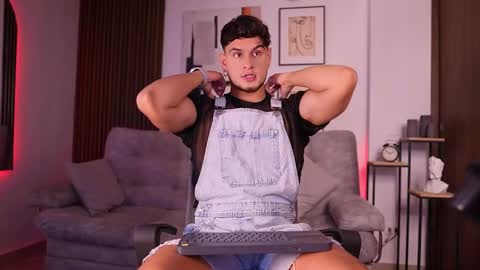 Snapshot of davies_brown chatting on 09-15-25, 09:04 Davies brown    schedule 12pm to 5pm col time online show from 09-15-25, 09:04