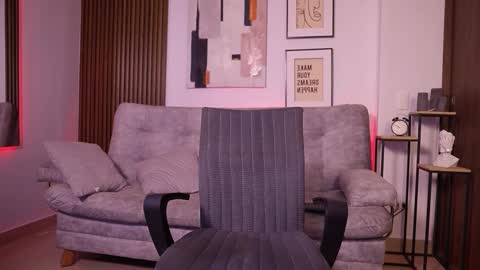 Snapshot of davies_brown chatting on 10-04-25, 09:13 Davies brown    schedule 12pm to 5pm col time online show from 10-04-25, 09:13