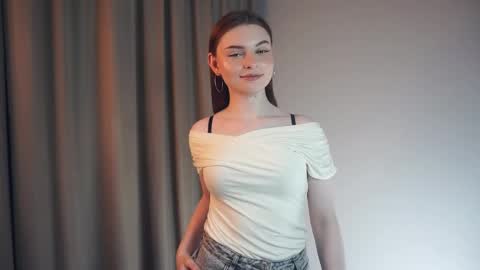 Snapshot of davinagreengo chatting on 04-21-26, 10:12 Louise online show from 04-21-26, 10:12