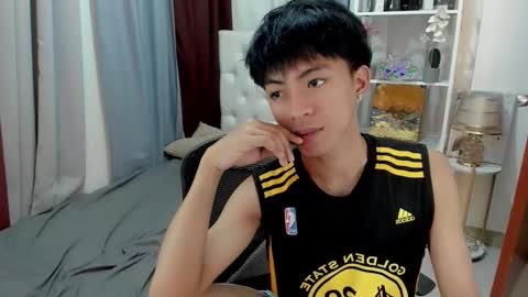 Snapshot of davincihugecock chatting on 03-11-26, 05:19 daniel online show from 03-11-26, 05:19