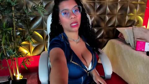 Snapshot of dayanne_campbelll chatting on 09-21-25, 01:57 Dayanne online show from 09-21-25, 01:57