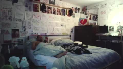 Snapshot of dbeamon92 chatting on 02-17-26, 12:23 dbeamon92 online show from 02-17-26, 12:23