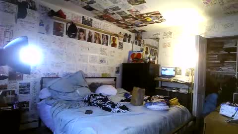 Snapshot of dbeamon92 chatting on 03-09-26, 06:12 dbeamon92 online show from 03-09-26, 06:12