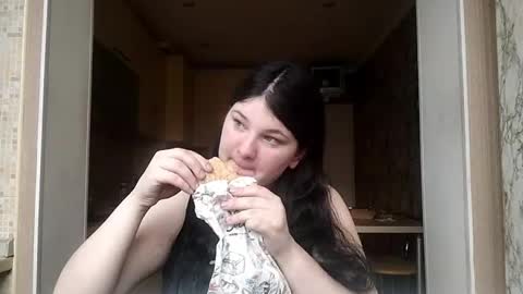 Kelly online show from 04-24-26, 07:22