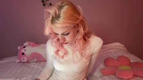 Snapshot of deannmagnie chatting on 05-27-26, 10:45 Maggie online show from 05-27-26, 10:45