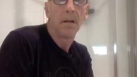 Snapshot of deanofflove221000 chatting on 10-19-25, 01:39 deanofflove221000 online show from 10-19-25, 01:39