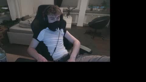 Snapshot of deanparkerx chatting on 10-28-25, 05:59 Dean online show from 10-28-25, 05:59