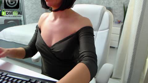 Elly online show from 01-07-25, 01:24