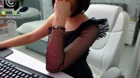 Elly online show from 03-01-25, 01:51