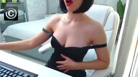 Elly online show from 10-16-25, 07:42