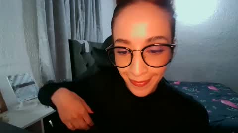 Snapshot of dear_juliet chatting on 02-25-25, 01:09 Juliet online show from 02-25-25, 01:09